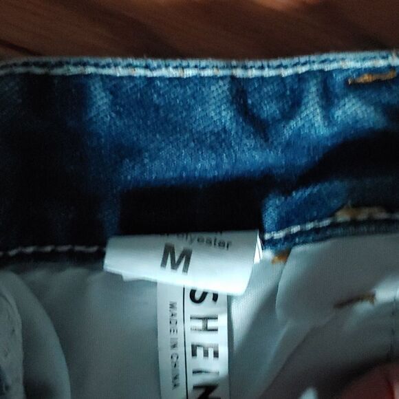 Shein button fly Distressed jean shorts Sz M NWOT - Picture 5 of 9